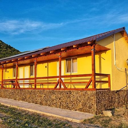 Cabana Varad Coronini Moldova Veche 外观 照片