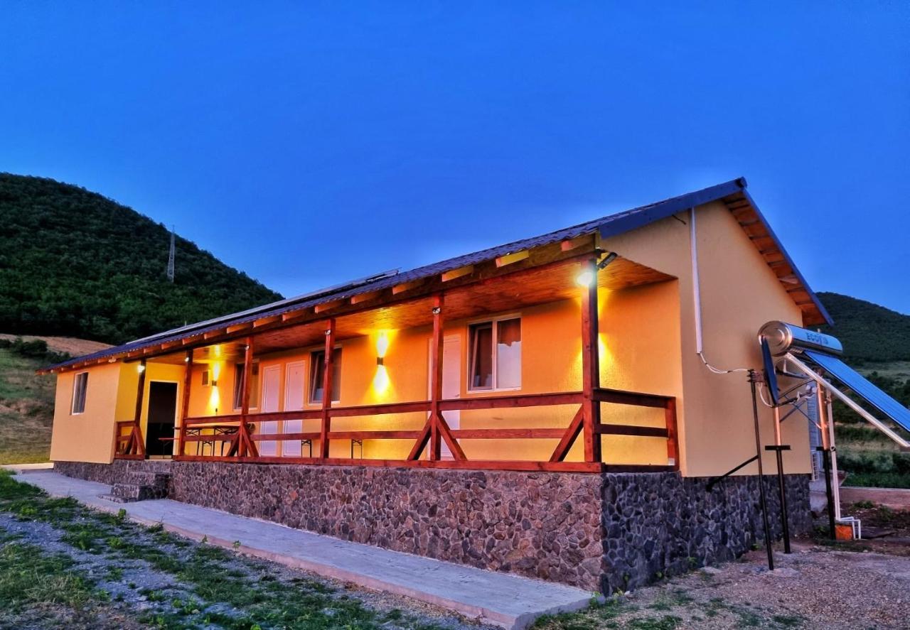 Cabana Varad Coronini Moldova Veche 外观 照片