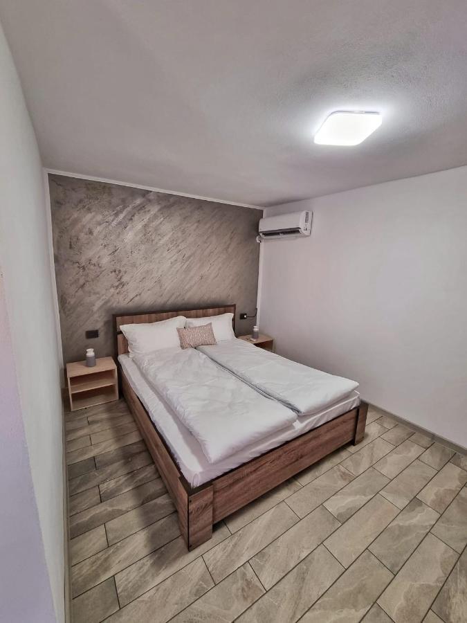 Cabana Varad Coronini Moldova Veche 外观 照片