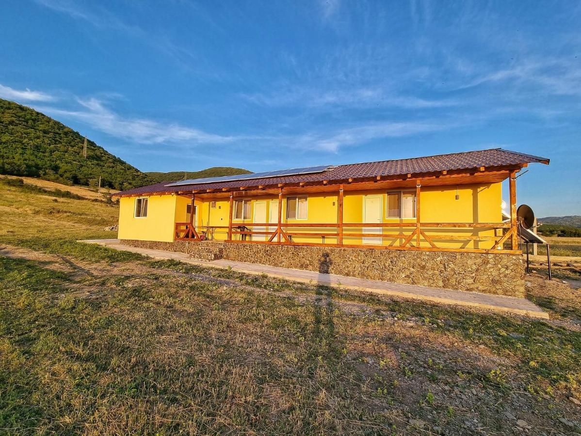 Cabana Varad Coronini Moldova Veche 外观 照片