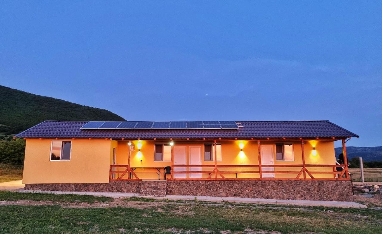 Cabana Varad Coronini Moldova Veche 外观 照片
