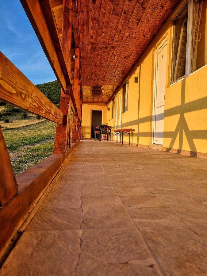 Cabana Varad Coronini Moldova Veche 外观 照片