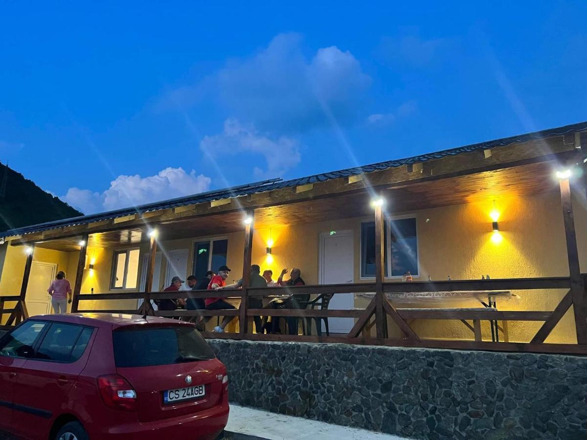 Cabana Varad Coronini Moldova Veche 外观 照片