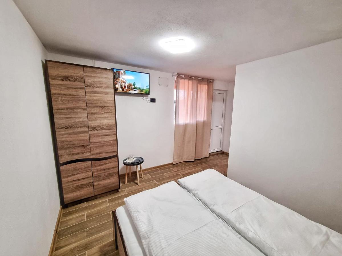 Cabana Varad Coronini Moldova Veche 外观 照片
