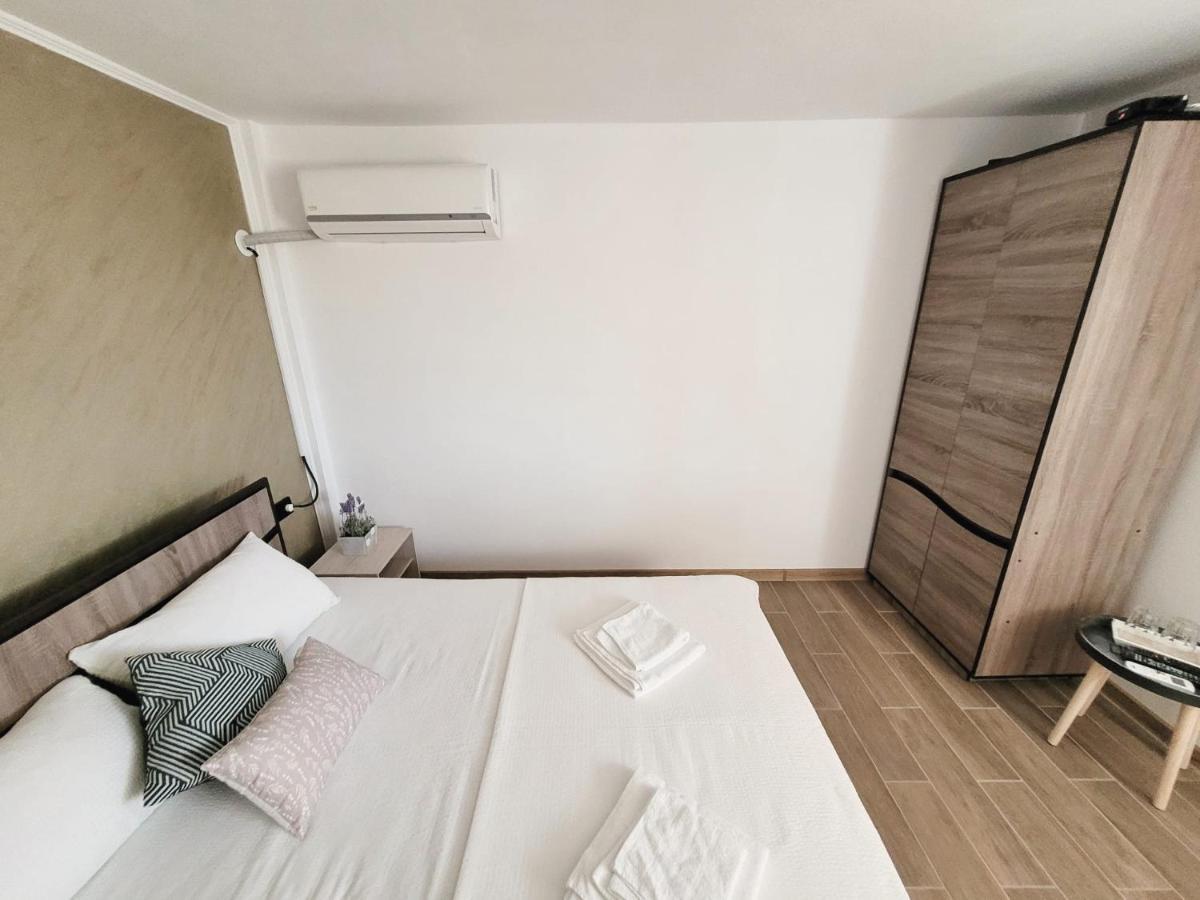 Cabana Varad Coronini Moldova Veche 外观 照片