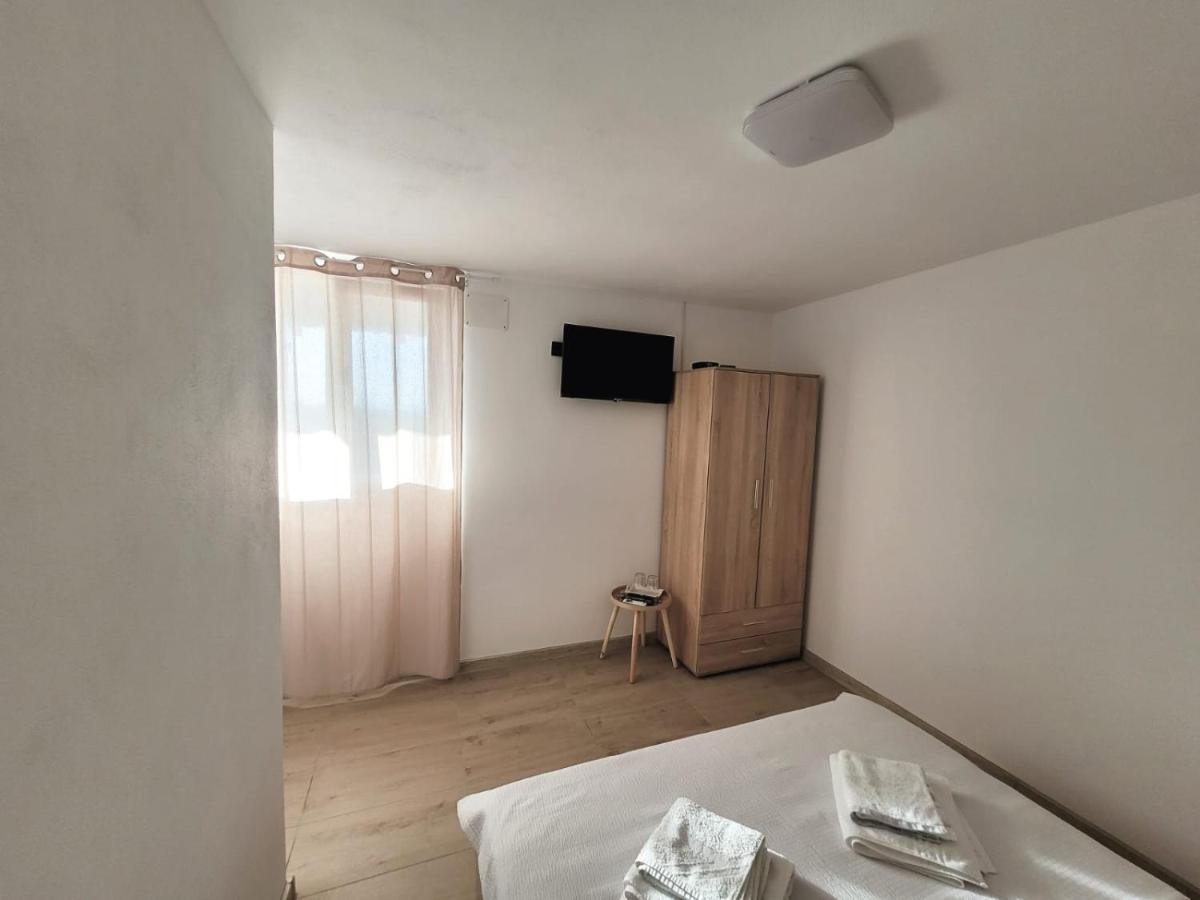 Cabana Varad Coronini Moldova Veche 外观 照片