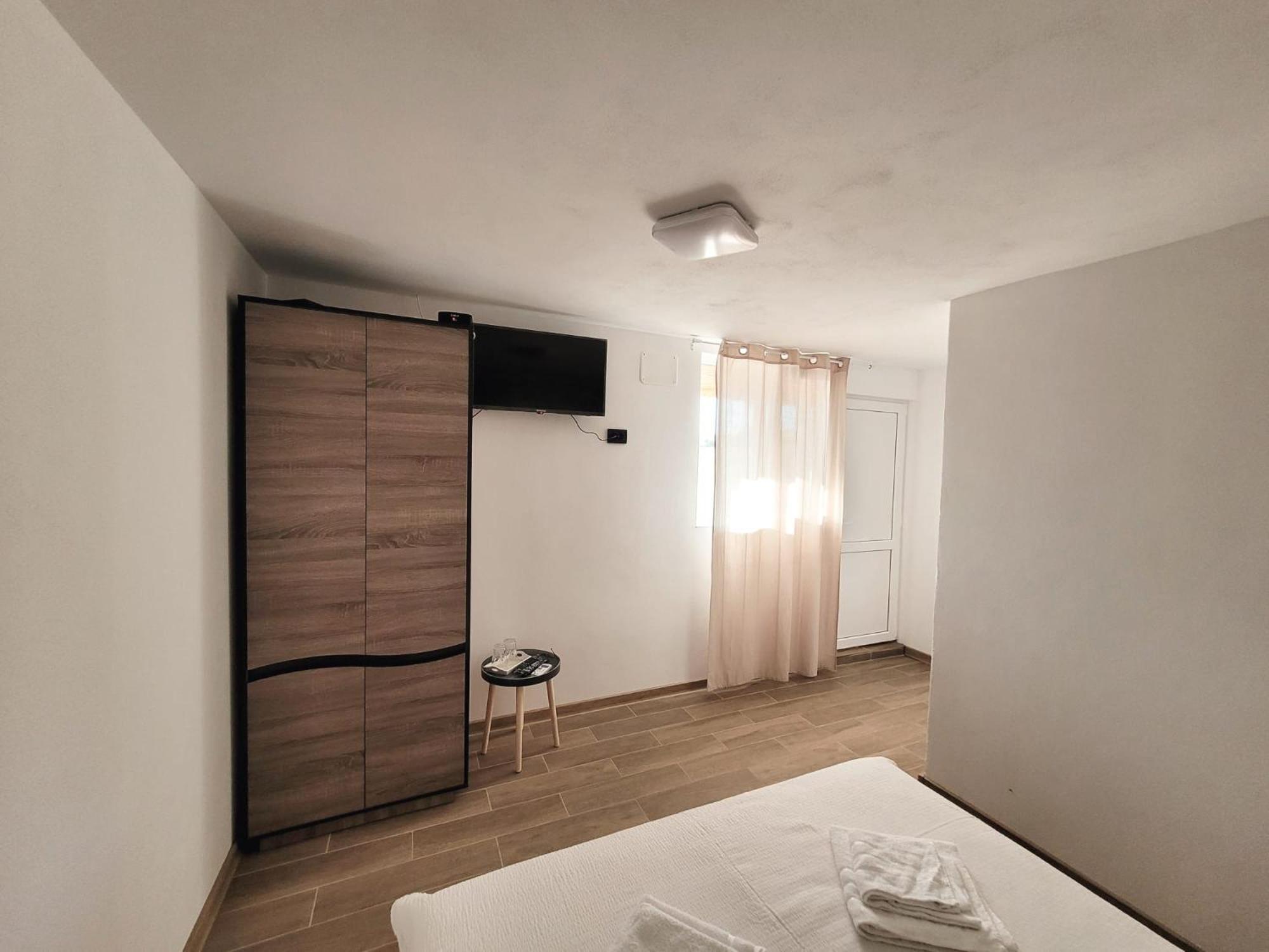 Cabana Varad Coronini Moldova Veche 外观 照片