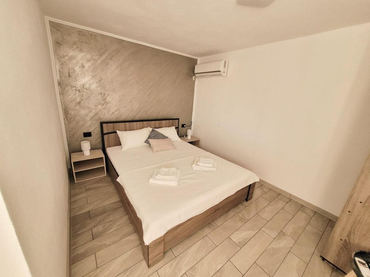 Cabana Varad Coronini Moldova Veche 外观 照片