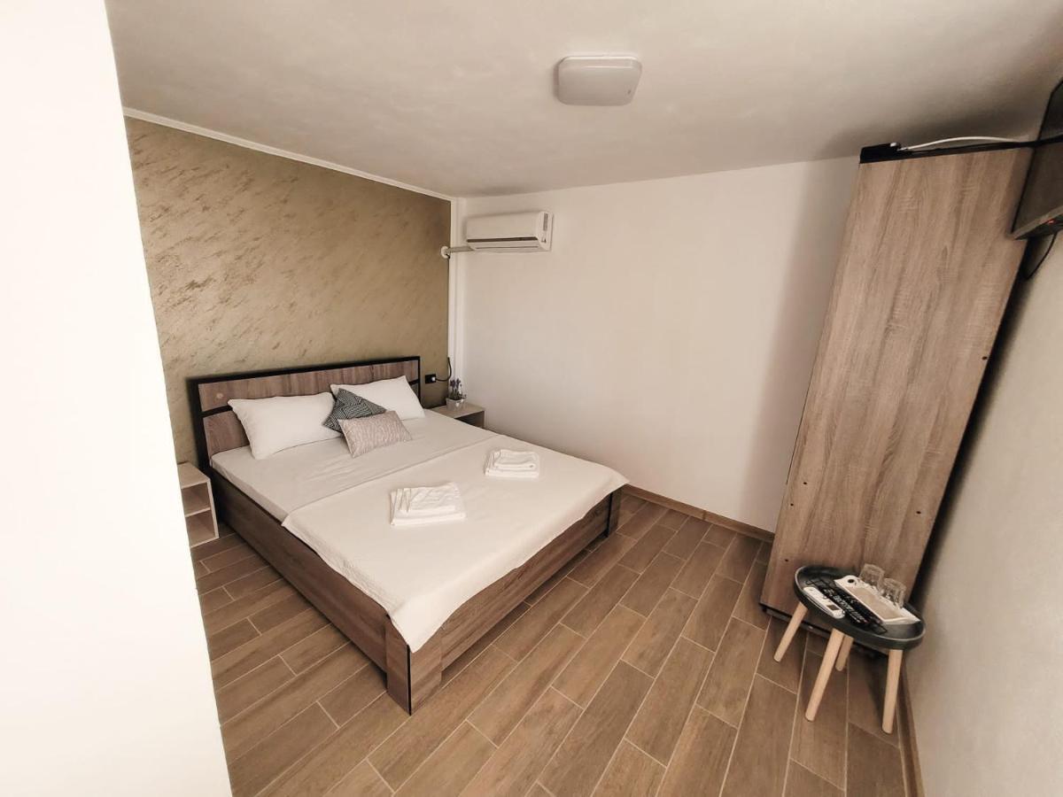 Cabana Varad Coronini Moldova Veche 外观 照片