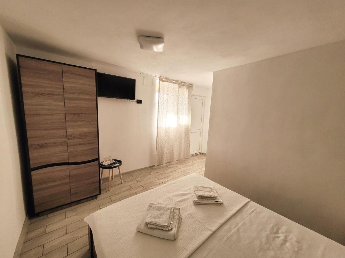 Cabana Varad Coronini Moldova Veche 外观 照片