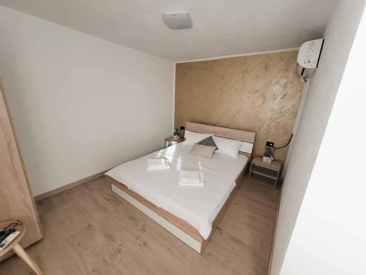 Cabana Varad Coronini Moldova Veche 外观 照片