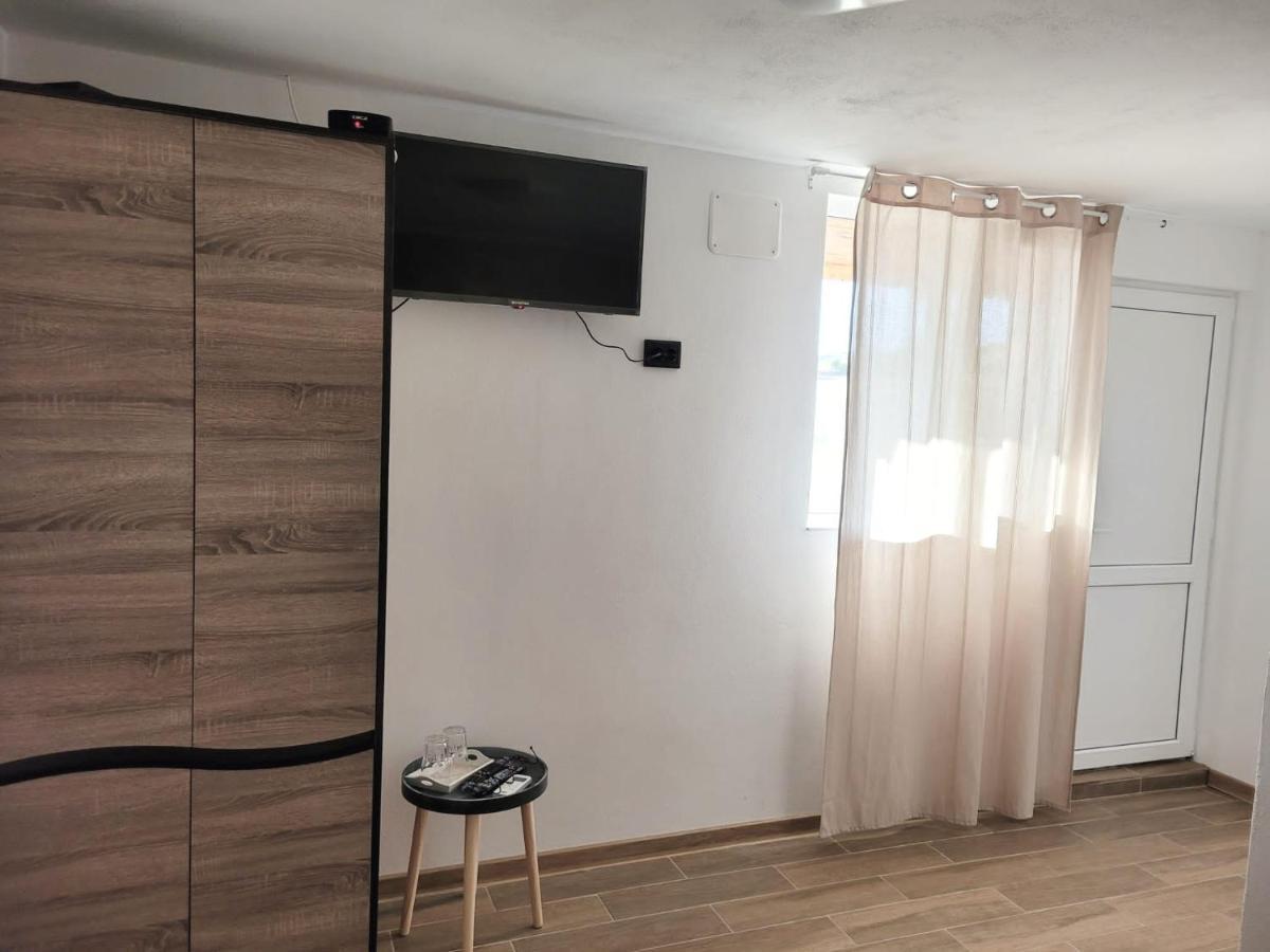 Cabana Varad Coronini Moldova Veche 外观 照片